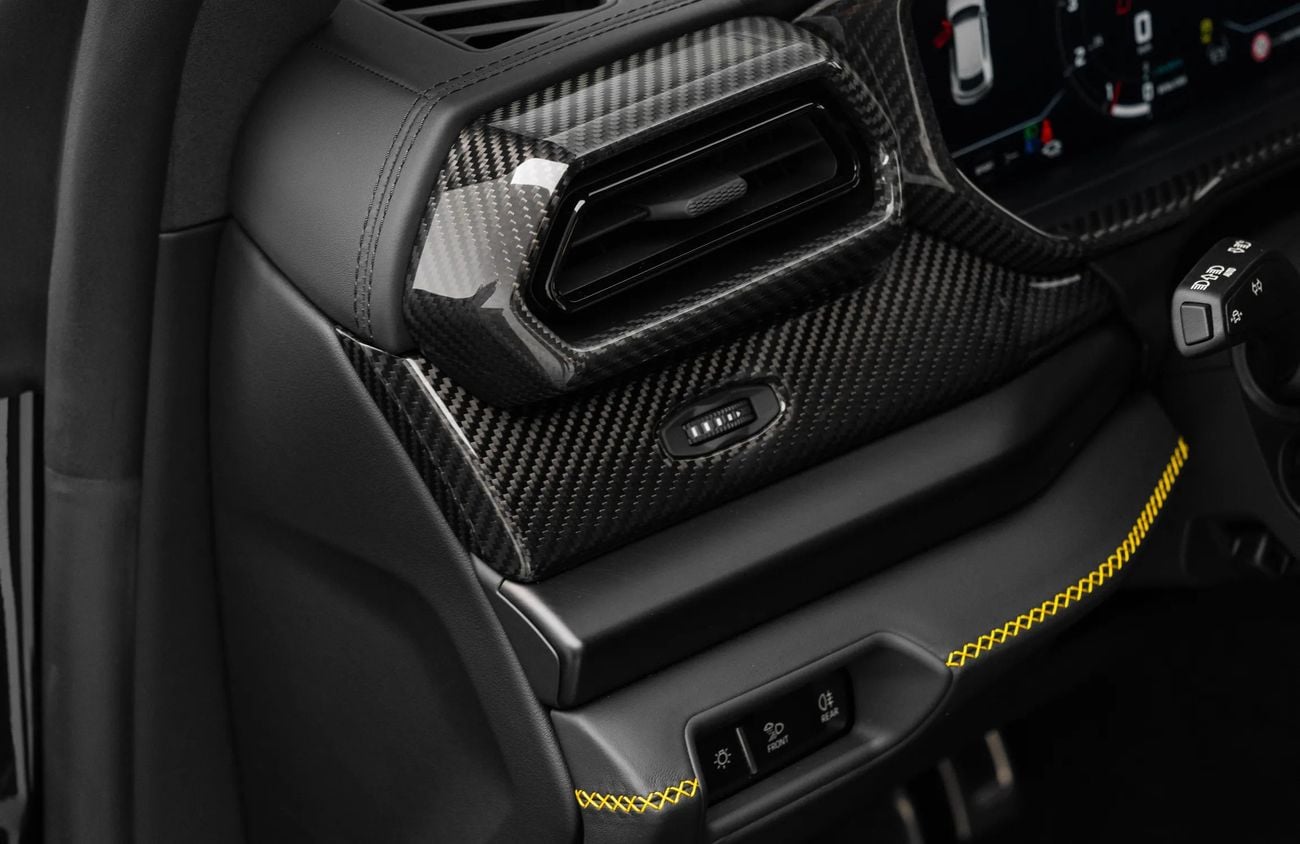 لامبورغيني اوروس 4.0L V-8 Twin-Turbocharged Engine + eMotor