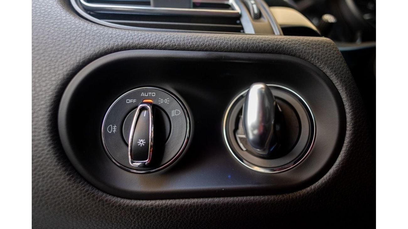 Porsche Macan Porsche Macan 2023 GCC under Agency Warranty with Flexible Down-Payment.