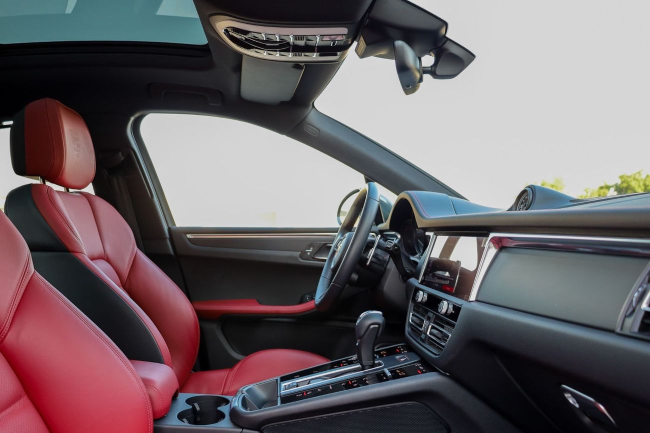 Porsche Macan Porsche Macan T 2023 GCC under Agency Warranty with Flexible Down-Payment/ Flood Free.