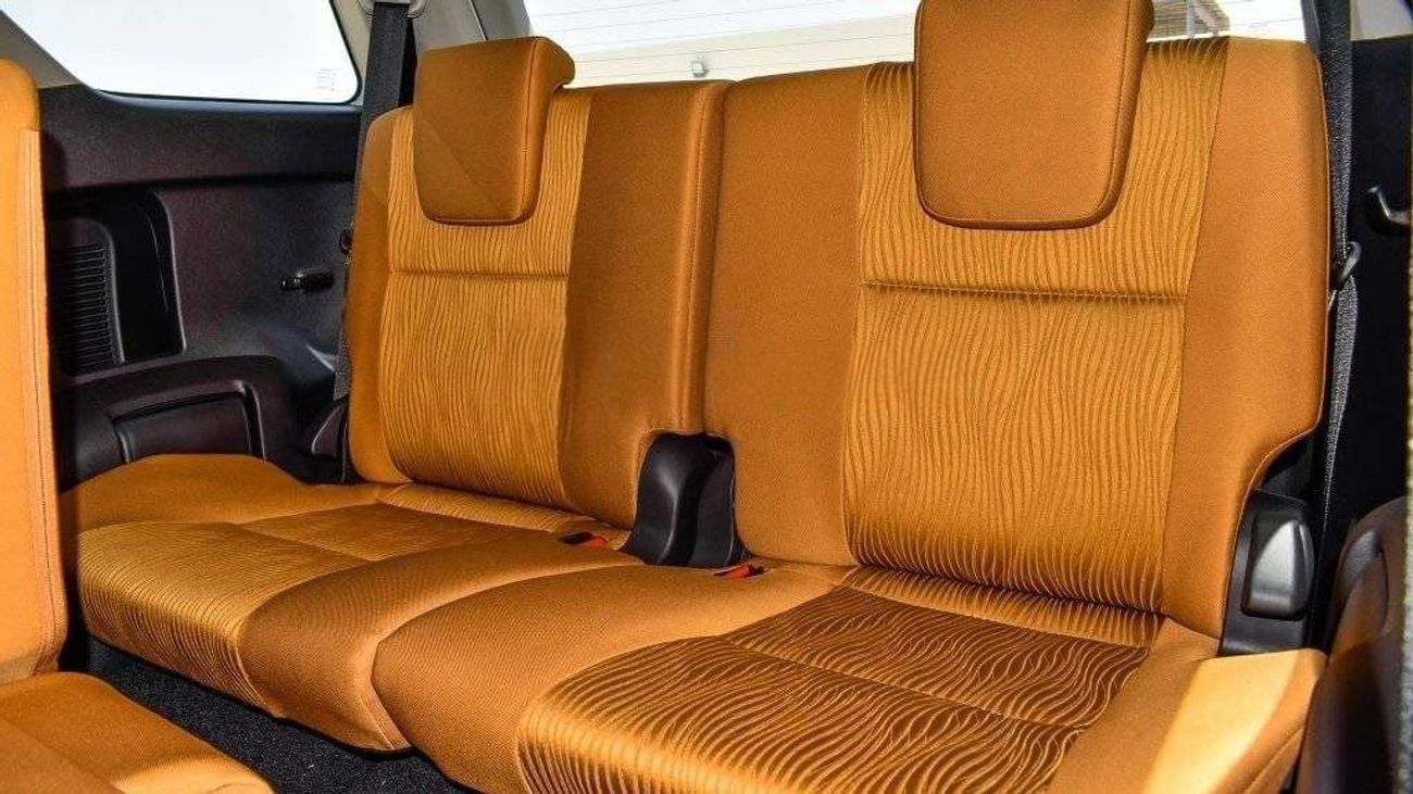 تويوتا فورتونر 2025 Toyota Fortuner 4.0L Petrol AT (White-Beige)