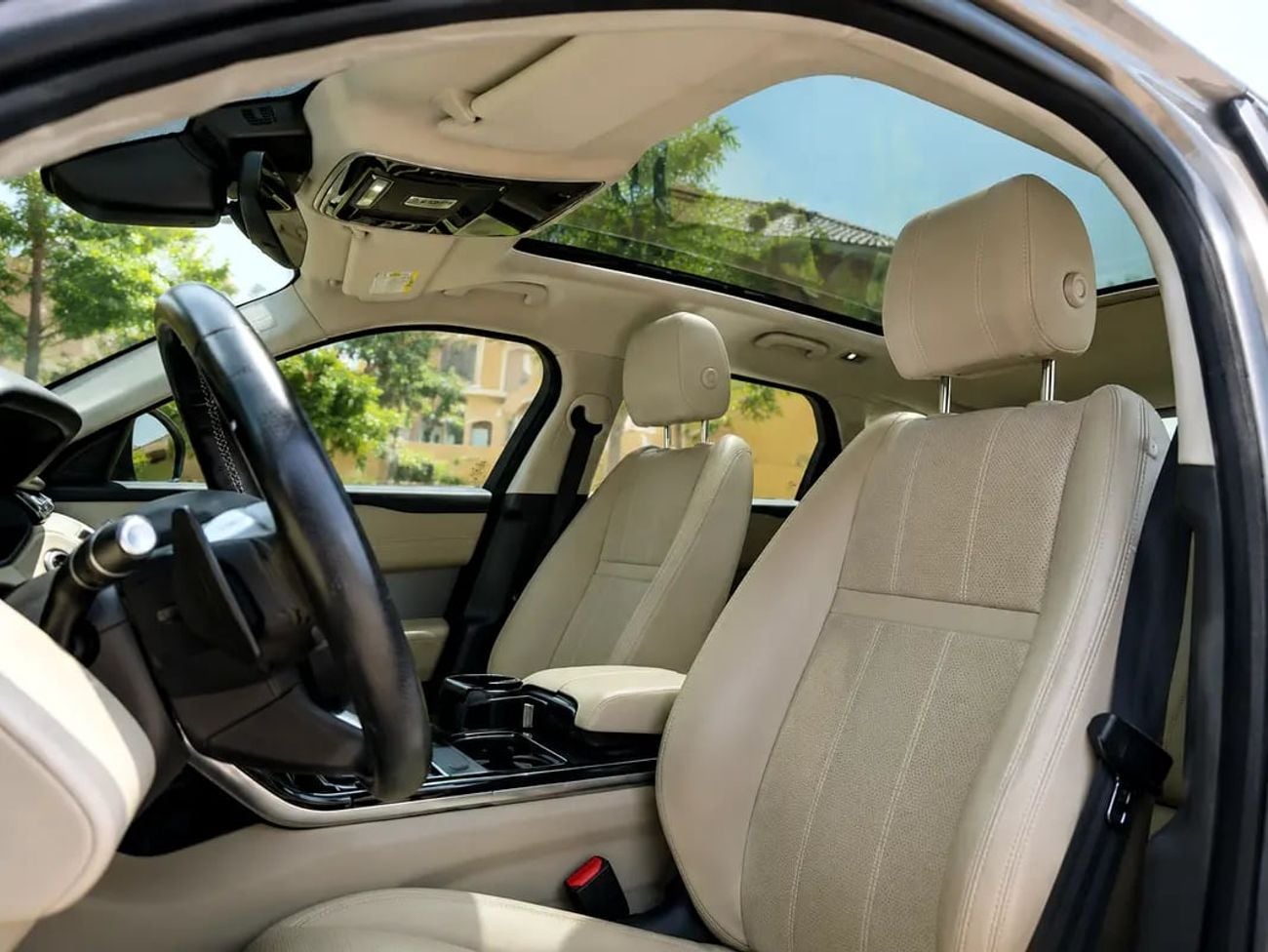 Land Rover Range Rover Velar P250 Stunning P250 S | GCC Specs | Low Mileage