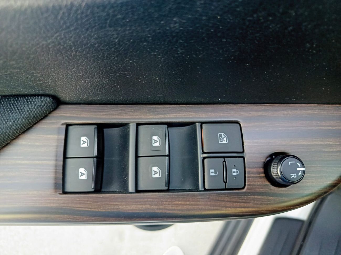 تويوتا هيلوكس Toyota Hilux 2.8L Diesel GLXS SR5, DC, AT, 4x4