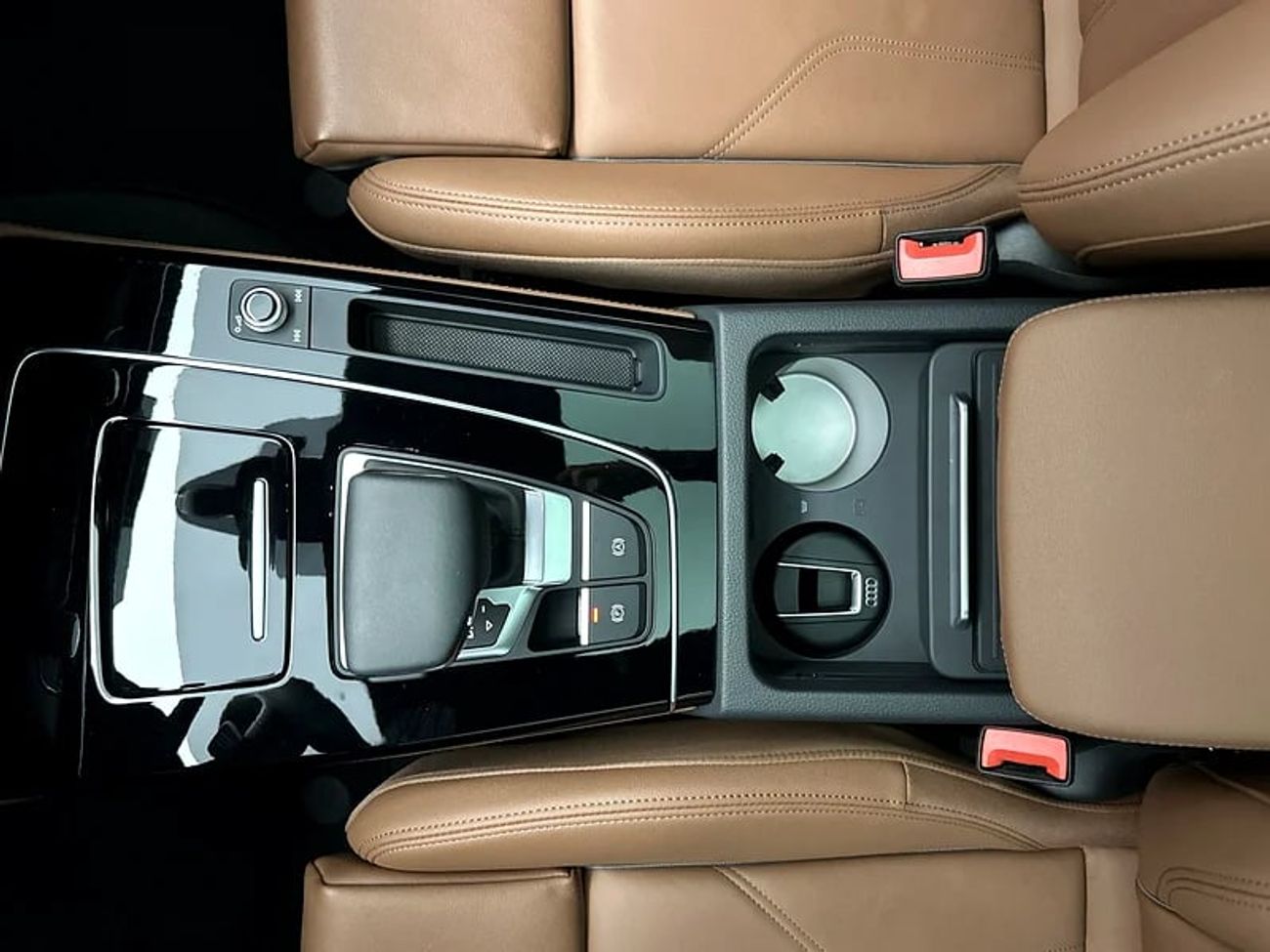 Audi Q5 S line 45 TFSI quattro 249hp (Ref# 2170795)