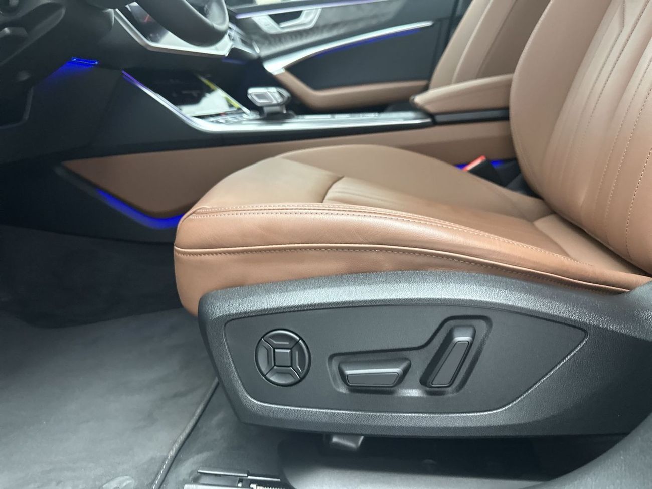 أودي A6 40 TFSI ADVANCED 40 TFSI (190 HP) A6 Sedan Advanced 40 TFSI 190hp Progress (Ref# 61983)