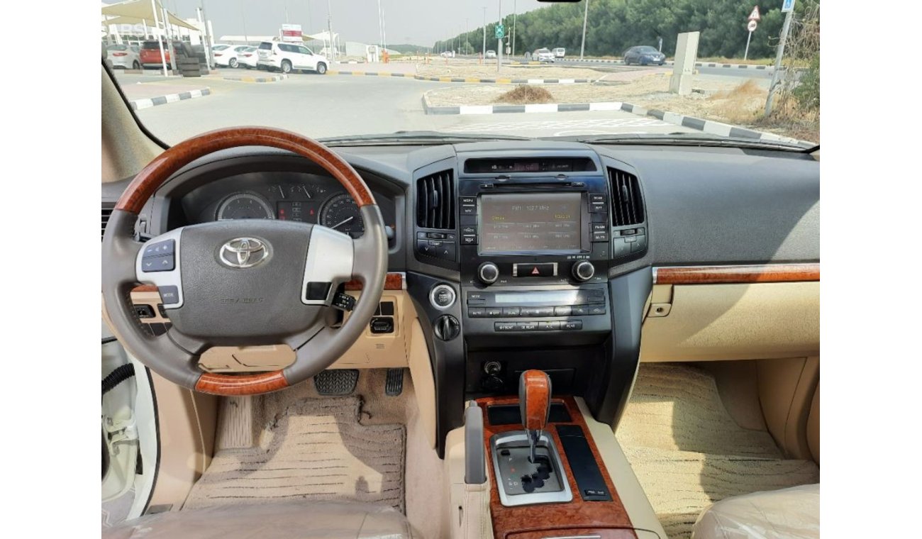 Toyota Land Cruiser Toyota Land Cruiser 2013 gcc v6 very celen car