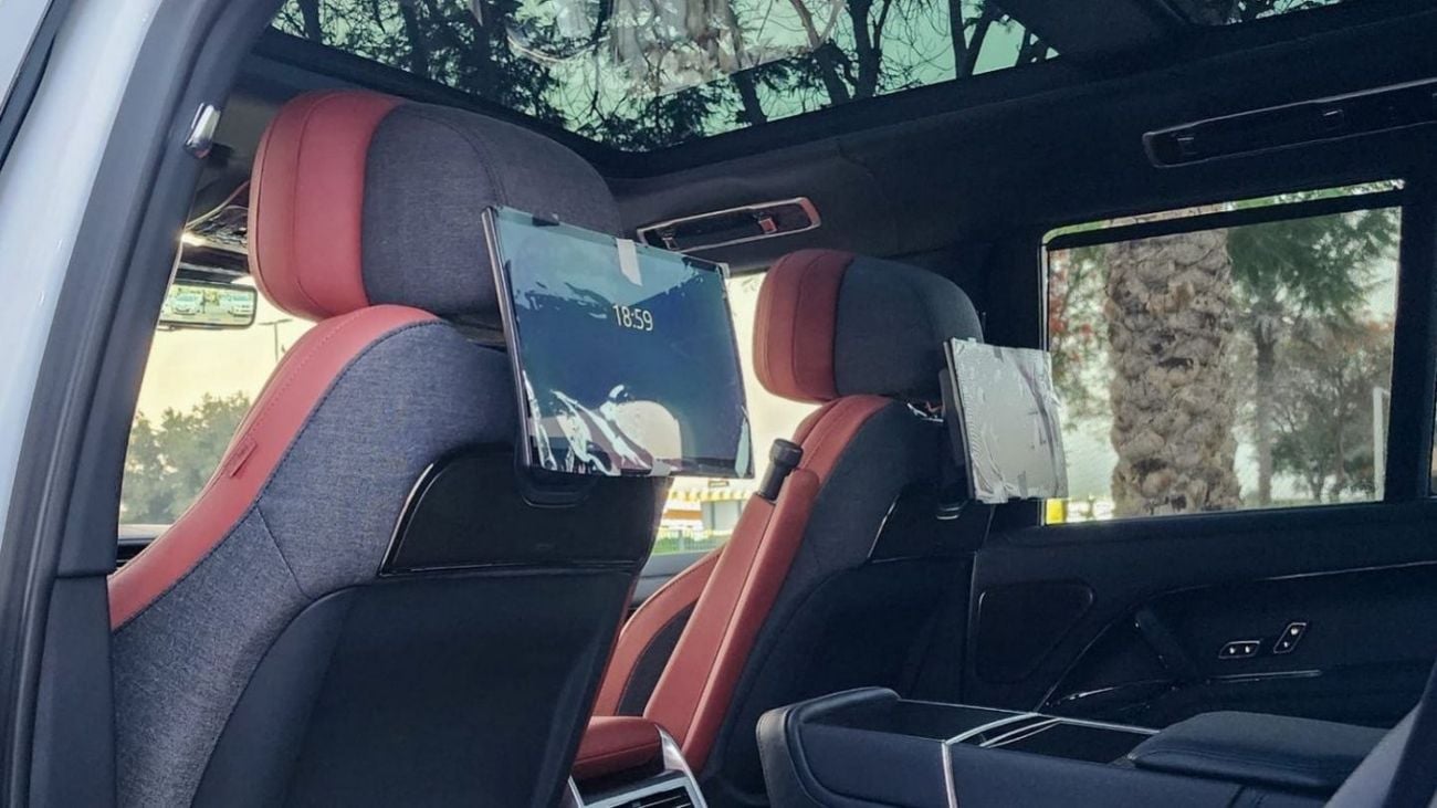 لاند روفر رينج روفر BRAND NEW - RANGE ROVER - SV - 2023 MODEL - GCC SPECS - UNDER WARRANTY AND SERVICE CONTRACT FROM AGE
