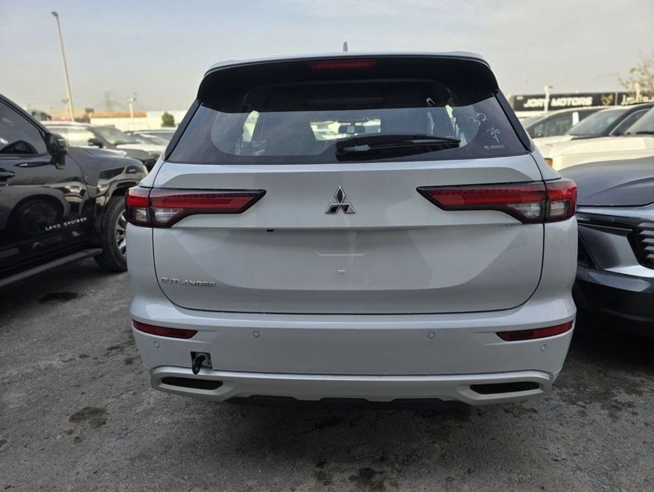 Mitsubishi Outlander Premium Edition 2.5L FULL Option with HUD * EXPORT OFFER*