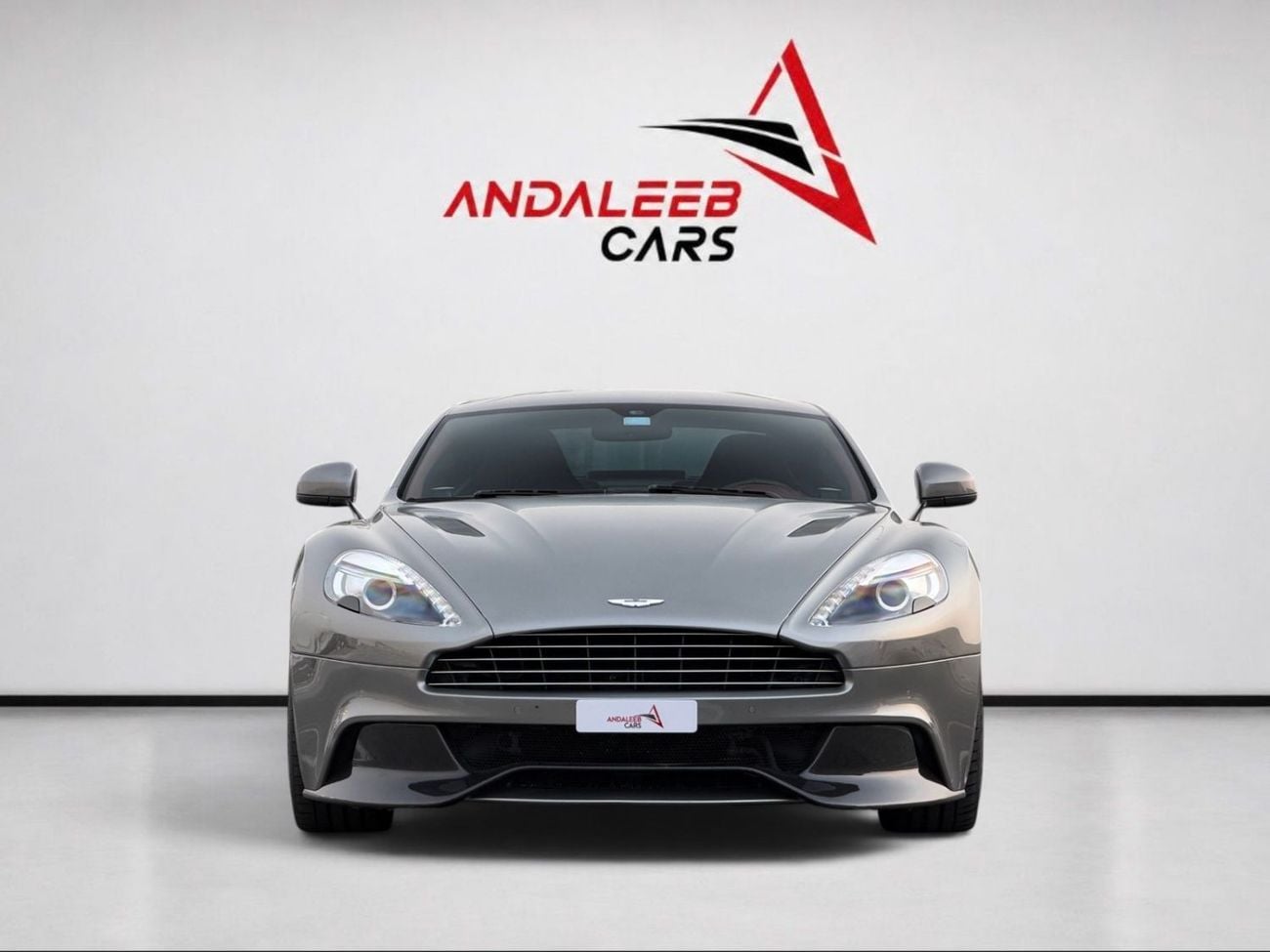 Aston Martin Vanquish STD RARE FULL CARBON SPEC | GCC CAR | V12 ENGINE | 2014