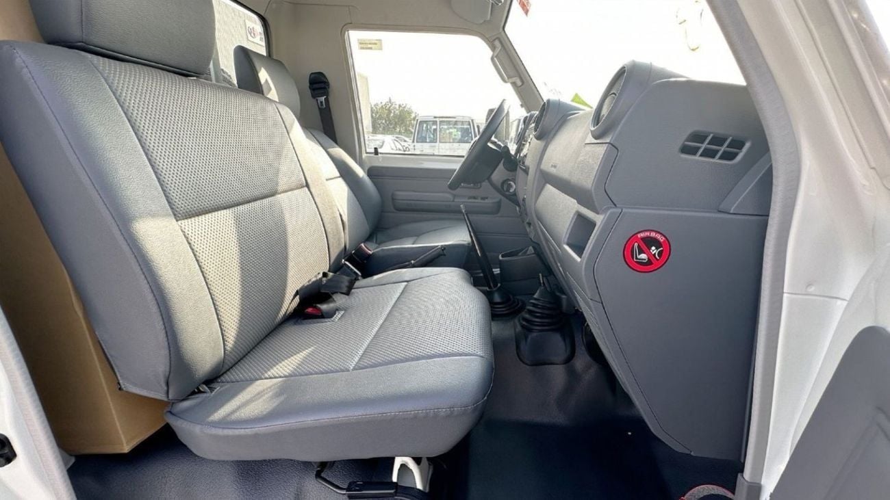 Toyota Land Cruiser Pick Up Toyota Land Cruiser 79 4.2L 3 STR SC DSL DAB & ABS NEW FACE MT