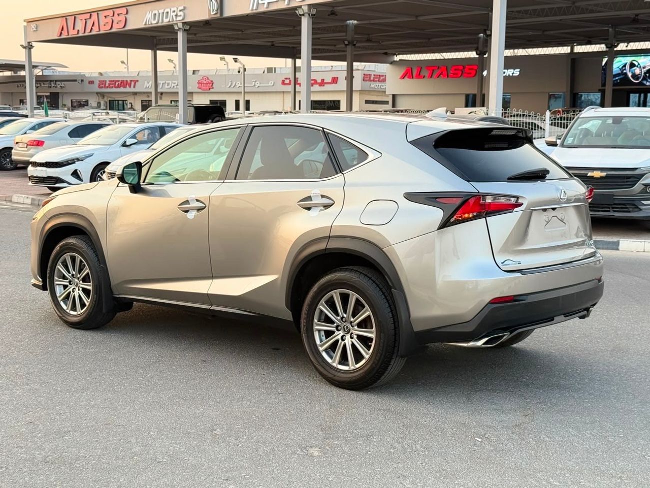 لكزس NX200t STD (NON GCC)