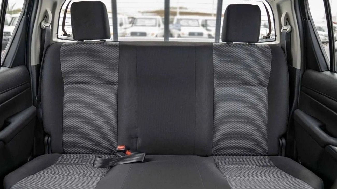 تويوتا هيلوكس Toyota hilux 2.4L diesel mid option p.w MY24 for export only