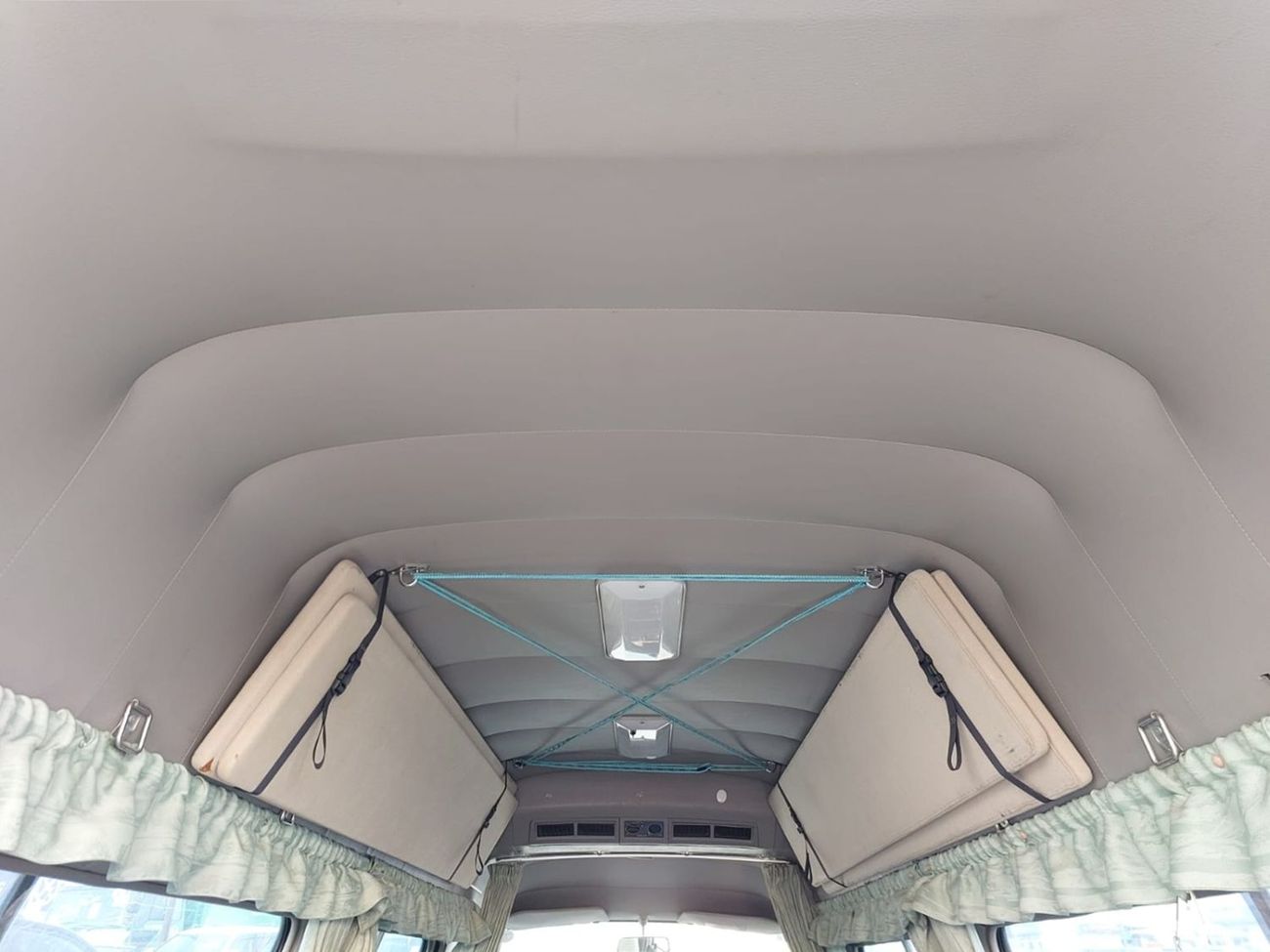 Nissan Caravan NISSAN CARAVAN VAN RHD 1999 MODEL 2.6 L DIESEL AUTOMATIC(PM20075)