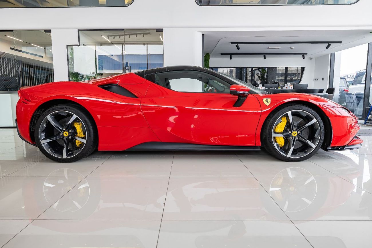 Ferrari SF90 Spider Ferrari SF 90 Spyder Hybrid - Red - 2023 - Perfect Condition