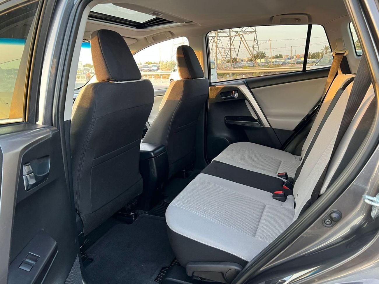 Toyota RAV4 2017 TOYOTA RAV4 XLE / AWD / MID OPTION