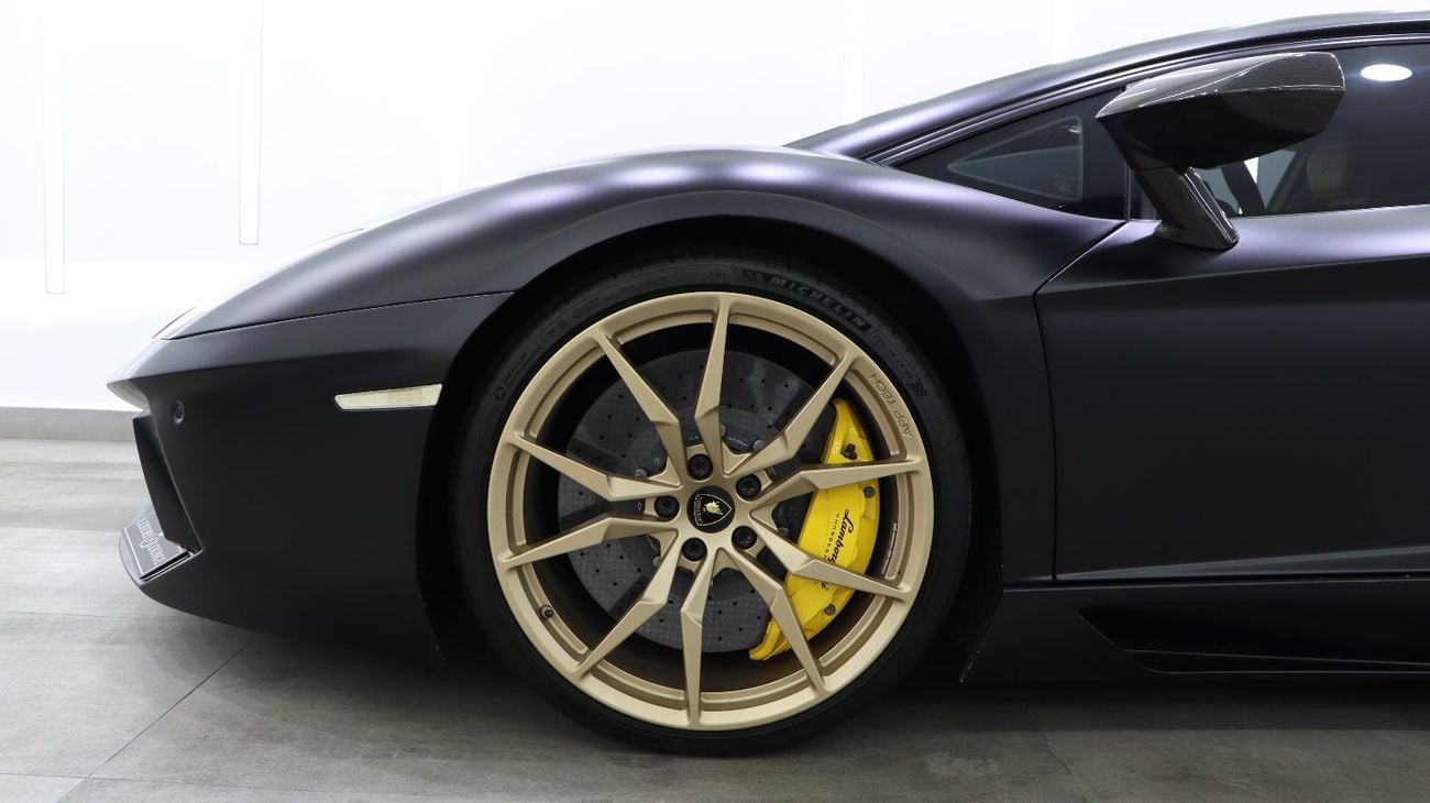 Lamborghini Aventador Lamborghini Avantador 2015 Coupe 6.5L V12 Excellent Condition