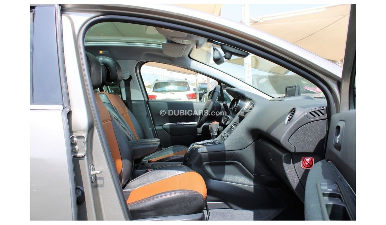 Peugeot 5008 Premium ACCIDENTS FREE - GCC- ORIGINAL PAINT - ENGINE 1600 CC - FULL OPTION - PERFECT CONDITION INSI