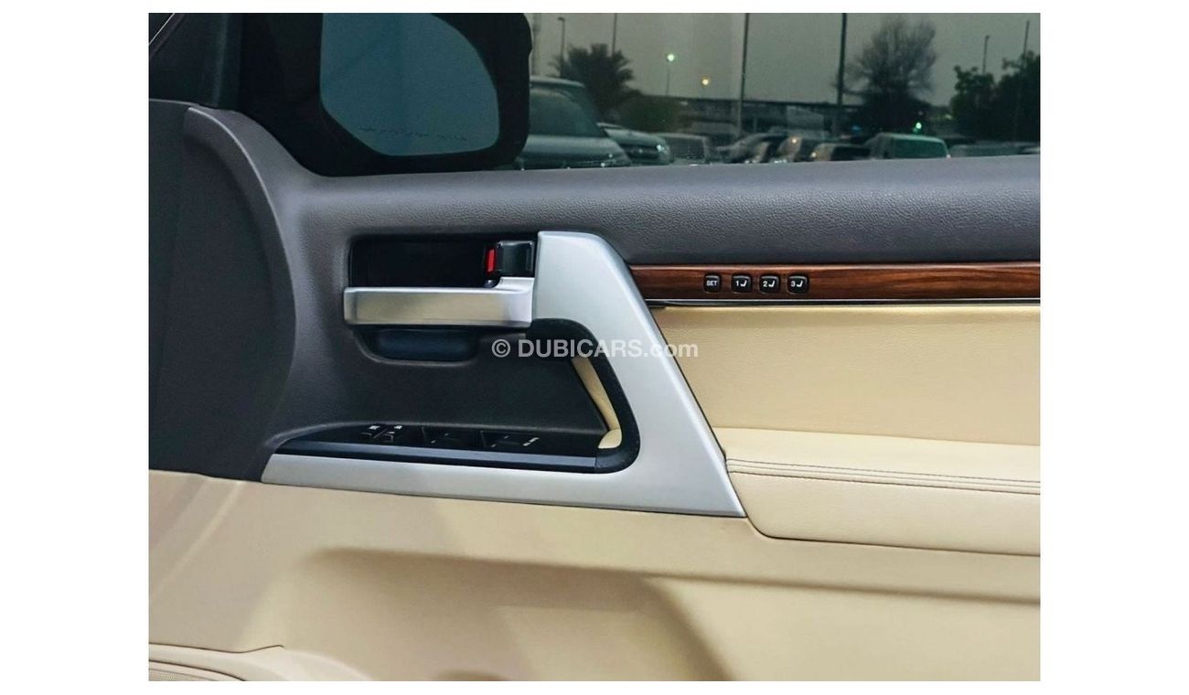 Toyota Land Cruiser VX SAHARA 2016 | RIGHT-HAND DRIVE | PUSH START | DIESEL 4.5L 7 SEATS | SUNROOF | REAR TV | BEST PRIC