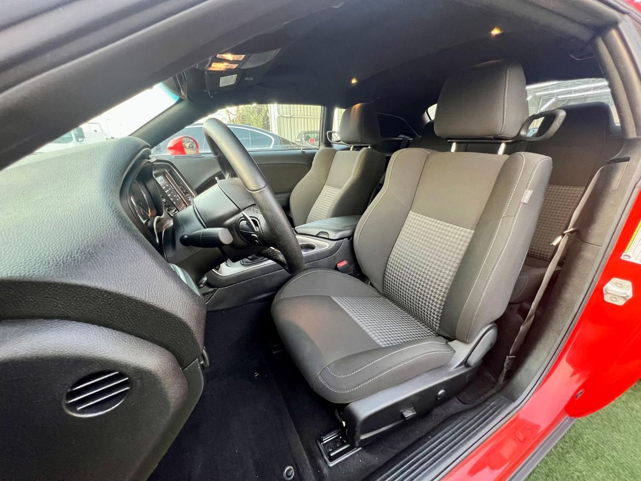 Dodge Challenger R/T Plus Shaker 5.7L (372 HP) warranty one year bank financie available