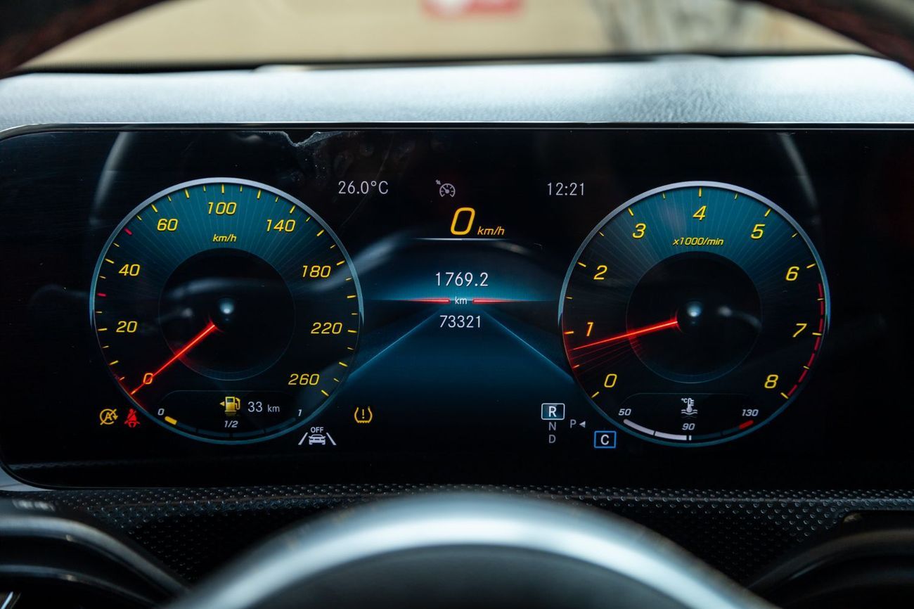 Mercedes-Benz CLA 250 Std 2.0L (221 HP)