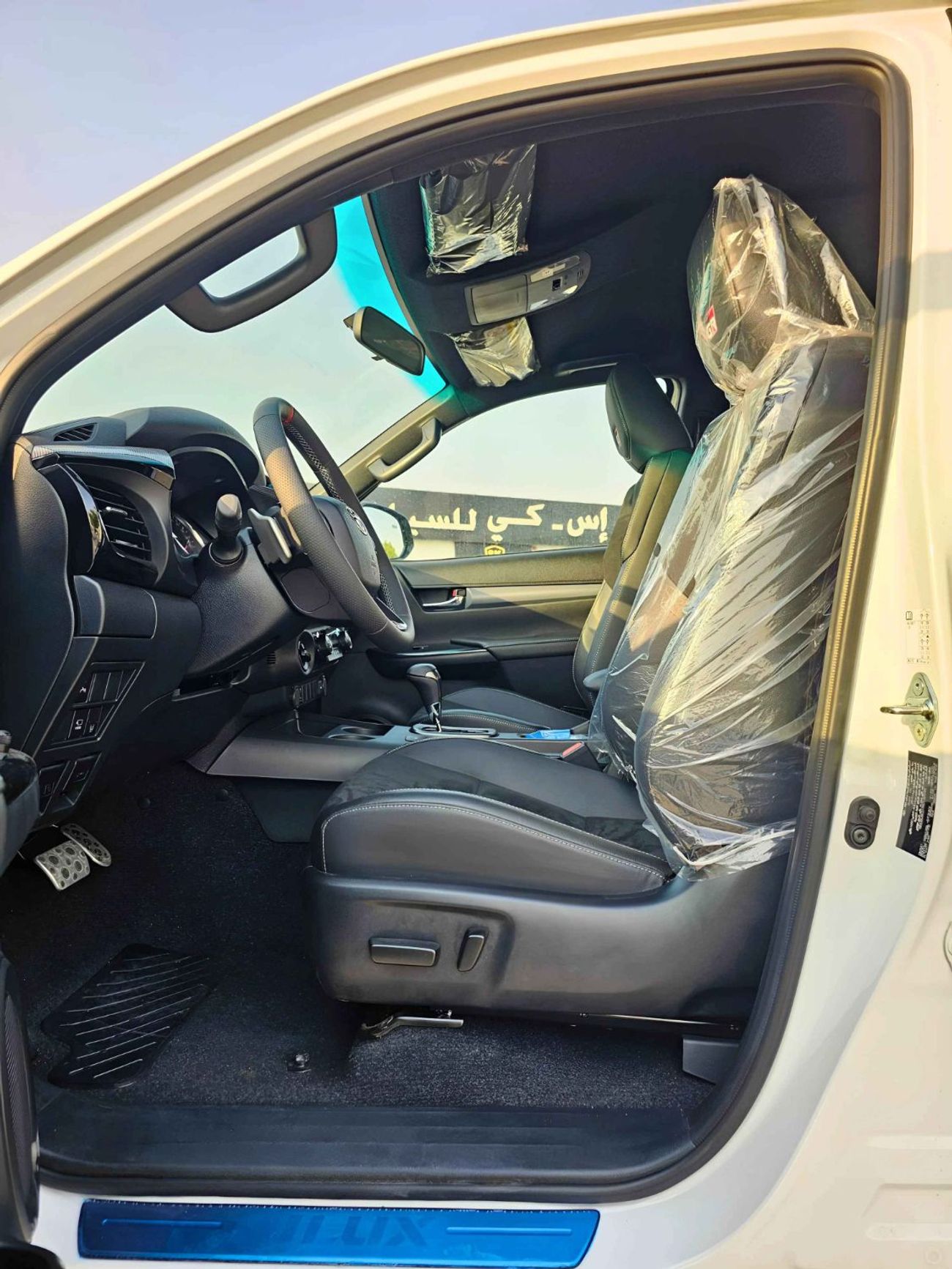 تويوتا هيلوكس GR SPORT EURO 4/4.0L PETROL A/T 4WD/DRIVER POWER SEAT/PUSH START/ (CODE#GR SPORT)