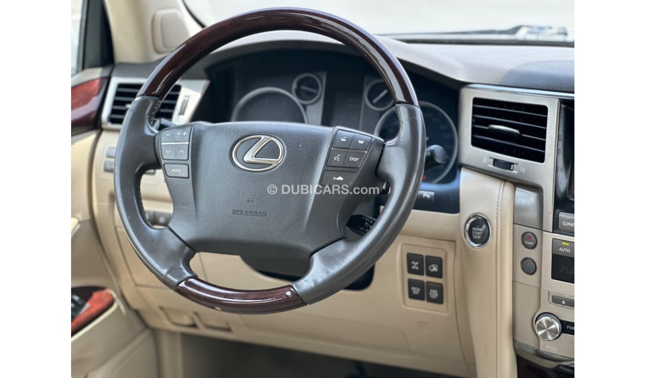 Lexus LX 570 Platinum MODEL 2014 GCC CAR PERFECT CONDITION INSIDE AND OUTSIDE FULL ORIGINAL PAINT ONE OWNER 2 key