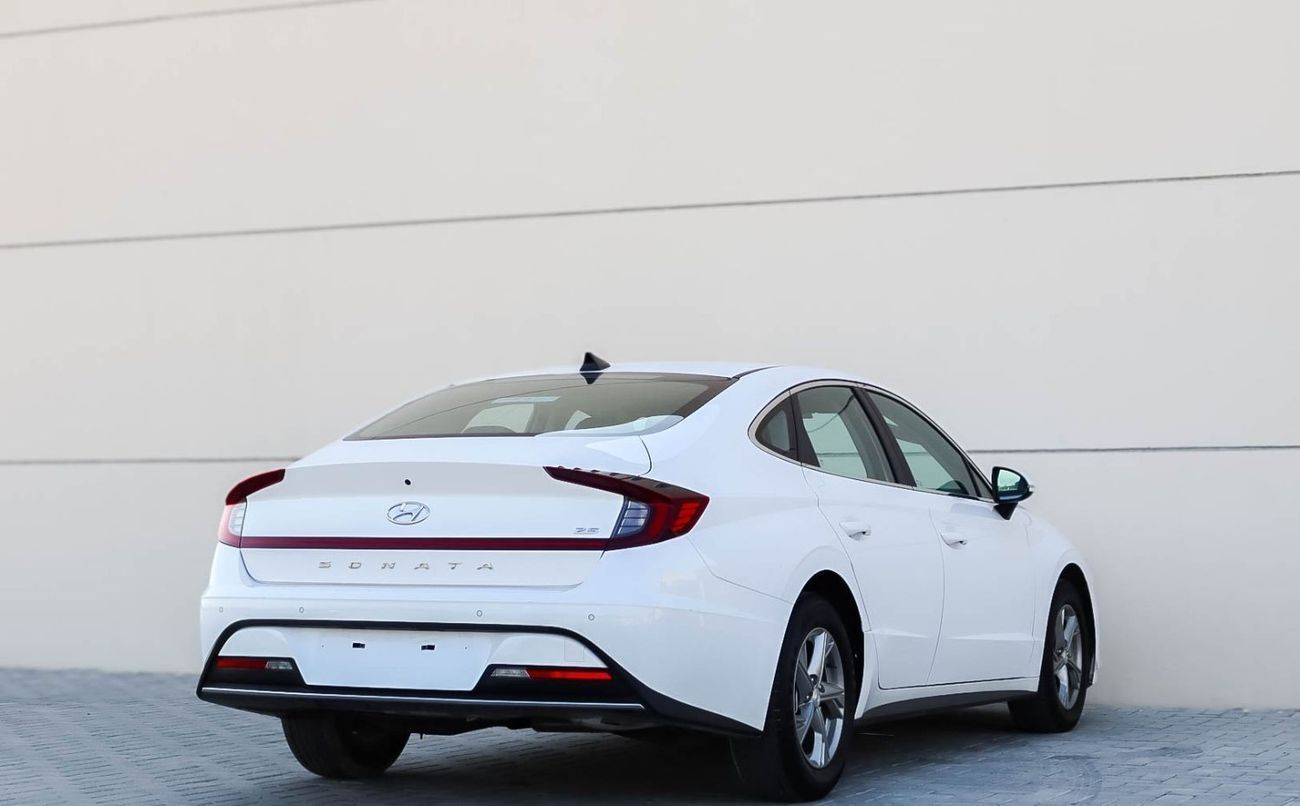 هيونداي سوناتا هيوانداى سوناتا 2023  خليجى  بحاله ممتازه  وبدون حوادث ممشى 40000 KM وبمحرك 2.5L وبسعر 58000 درهم