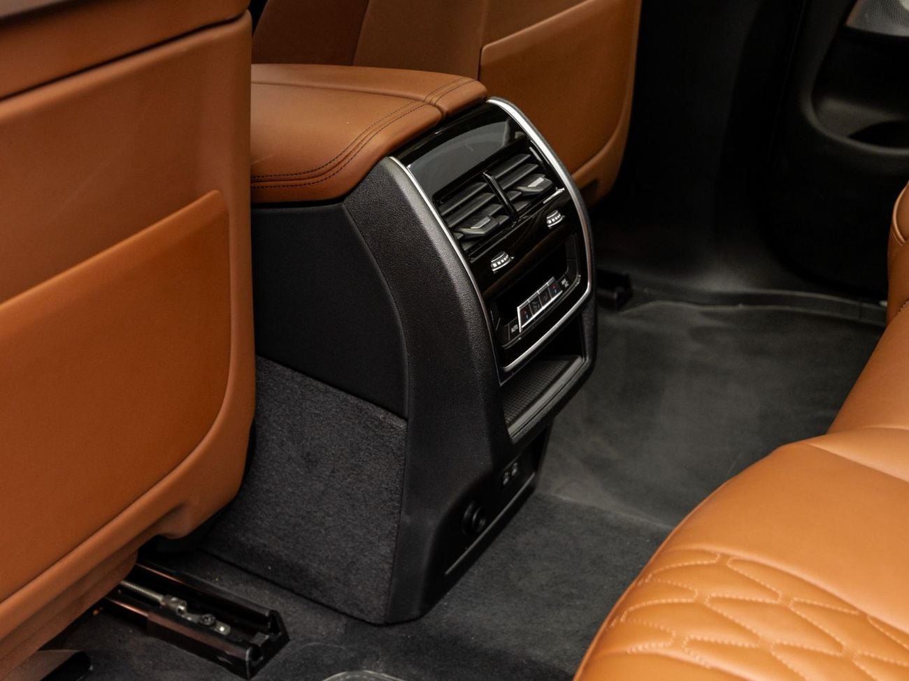 بي أم دبليو X7 M60i XDRIVE 2024 BMW X7 M60i Xdrive, 4.4 TC V8, 4WD, 530bhp, 8 Speed Auto