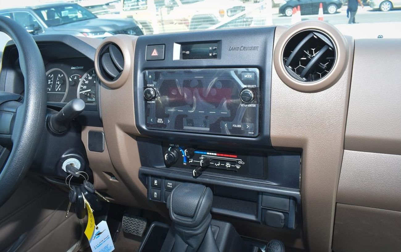 تويوتا لاند كروزر بيك آب 4.0L V6 Single Cabin A/T