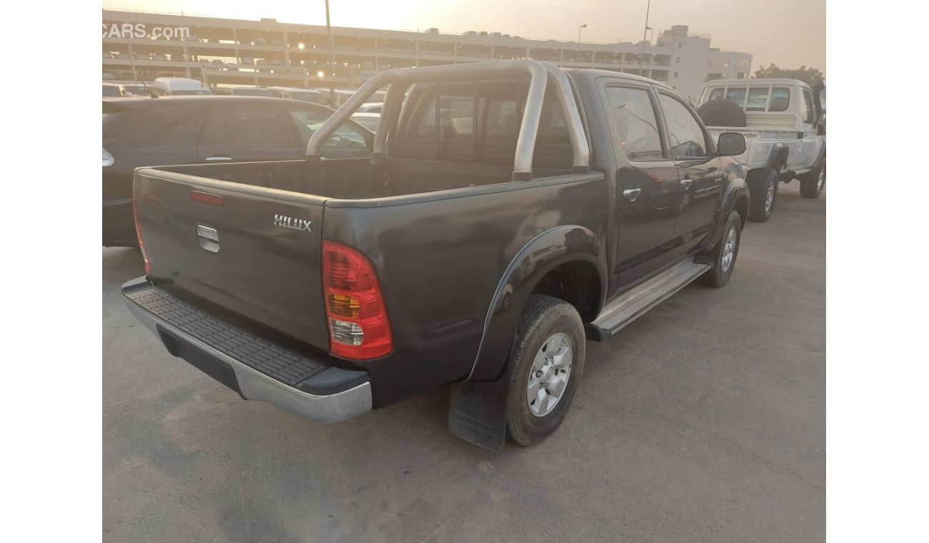 تويوتا هيلوكس DIESEL MANUAL GEAR 3.0L 4X4 RIGHT HAND DRIVE