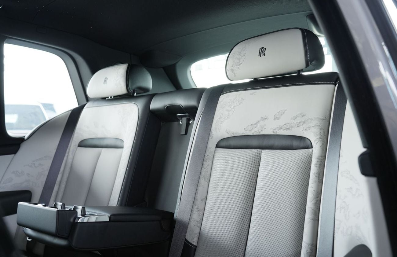 رولز رويس كولينان Silver Badge AWD V12