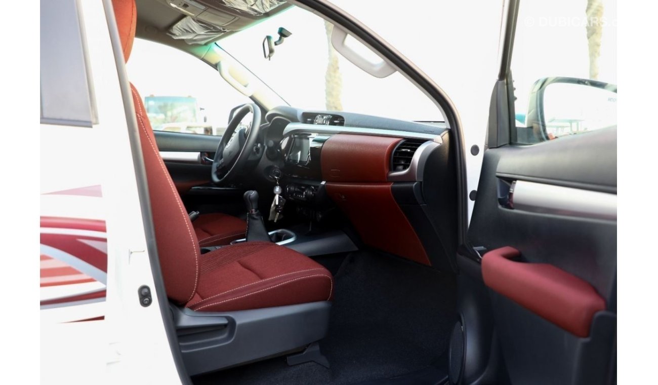 تويوتا هيلوكس Get 2023 Toyota Hilux 4x4 DC 2.8 D MT SR5 - White inside Maroon