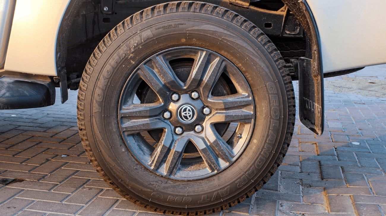 Toyota Hilux GLX FULL OPTION 2.7 AT