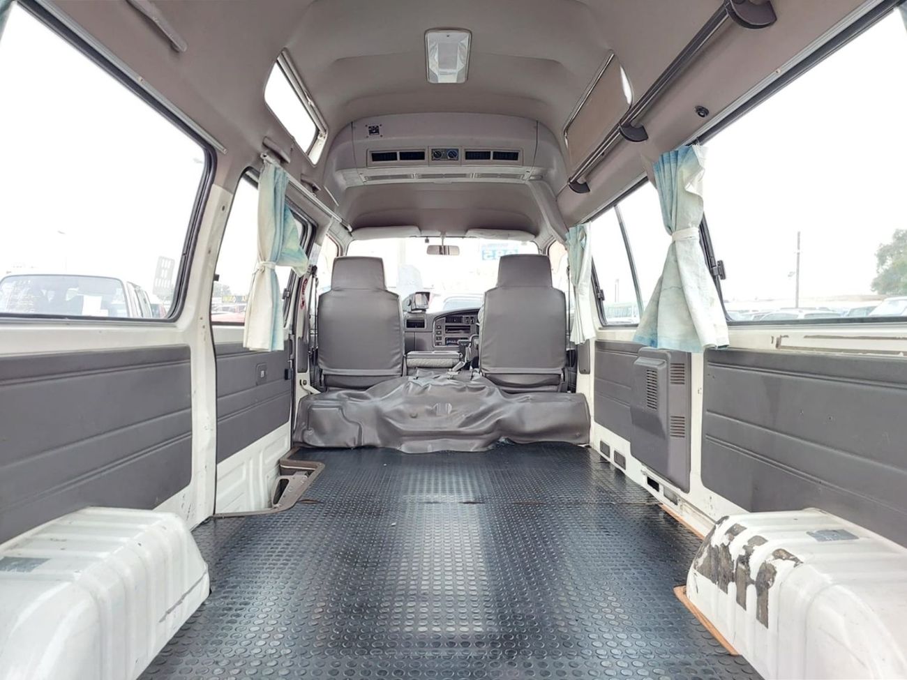 Nissan Caravan NISSAN CARAVAN VAN RHD 2000 MODEL 3.1 L DIESEL AUTOMATIC(PM010502)