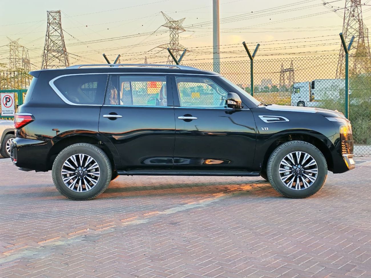 Nissan Patrol 2024 Nissan Patrol LE Platinum (Full-Option) 5.6L V8 Petrol A/T 4WD Export Only