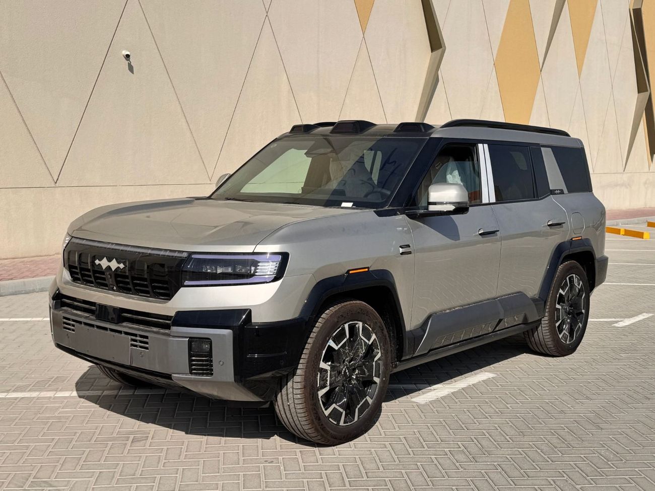 بي واي دي ليوبارد 8 Smart and Brave Flagship Edition (7 Seats) - Electric Side Step -  2025 Brand New (Export)