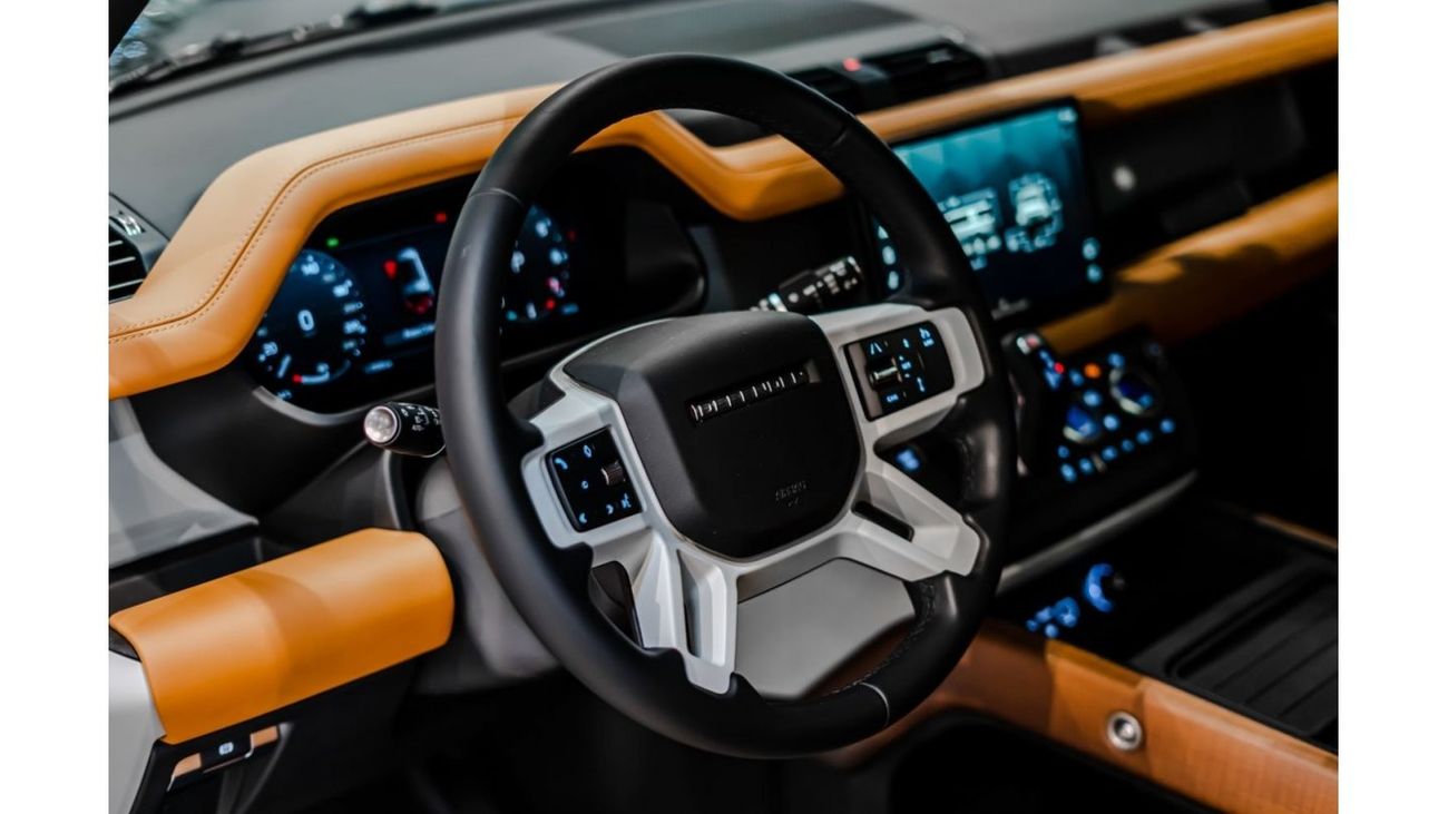 Land Rover Defender 2023 Landrover Defender 130 HSE P400, 2028 Al Tayer Warranty + Service Contract Valid, Low KMs, GCC