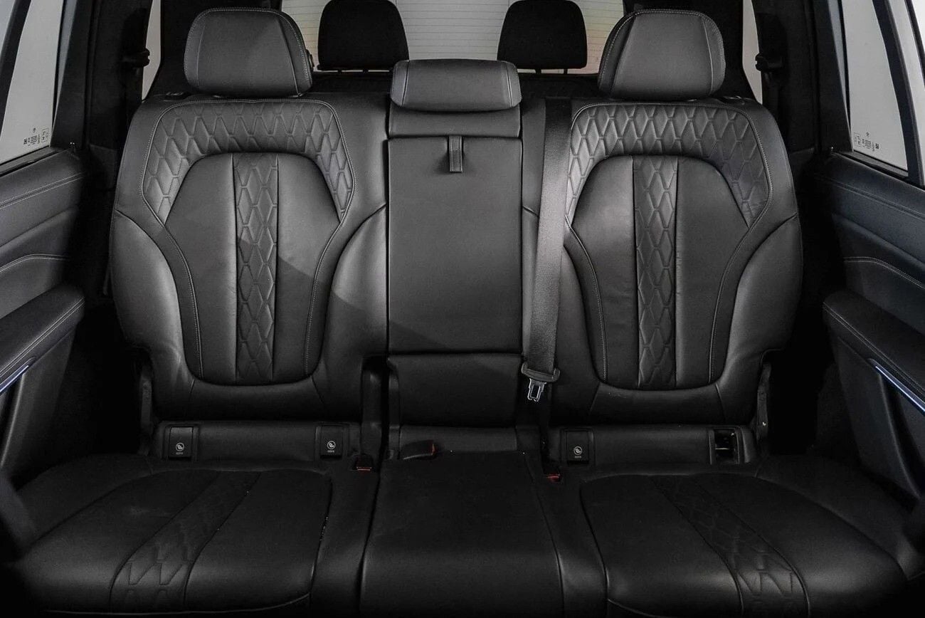 BMW X7 M50i
