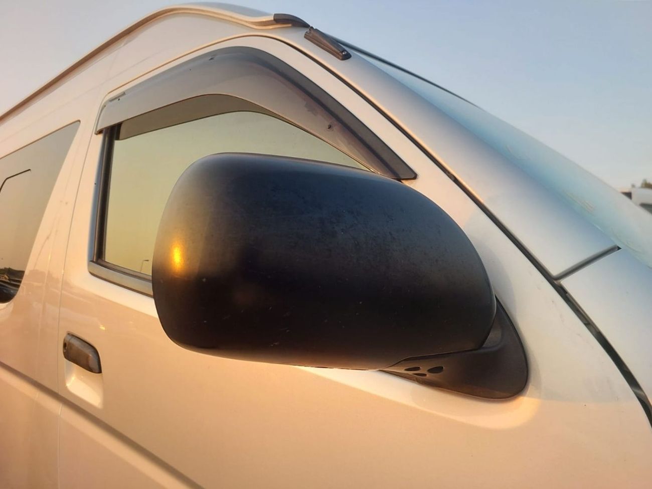 تويوتا هاياس TOYOTA HIACE VAN RHD 2015 MODEL 3.0 L DIESEL AUTOMATIC(PM15202)