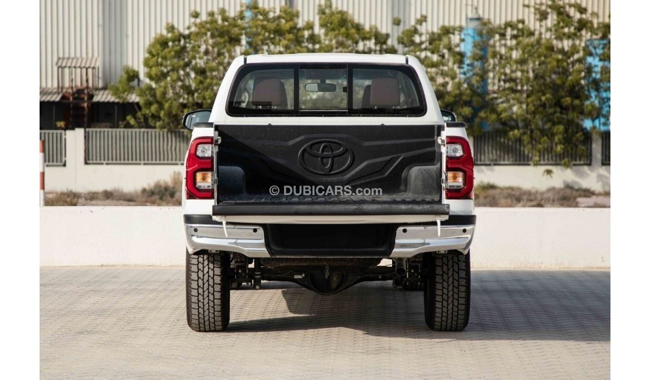 Toyota Hilux 2023 Toyota Hilux 4x4 DC 2.8 D AT SR5 - White inside Maroon | Export Only