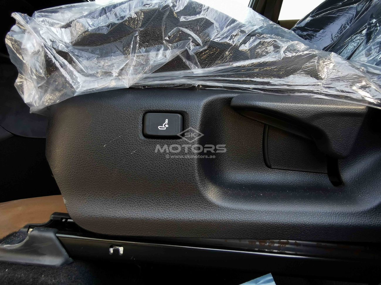 Toyota CHR 1.2L Petrol, 17" Alloy Rims, Push Start, LED Head Lights, Fog Lamp, Power Window, CODE - TCHRG20