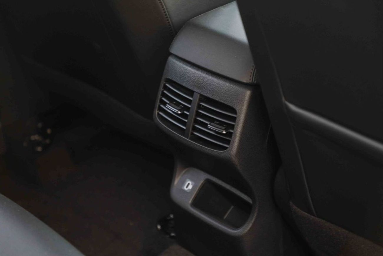 Kia Seltos 2024 KIA SELTOS 1.5 DELUXE - White inside Black | Export Only