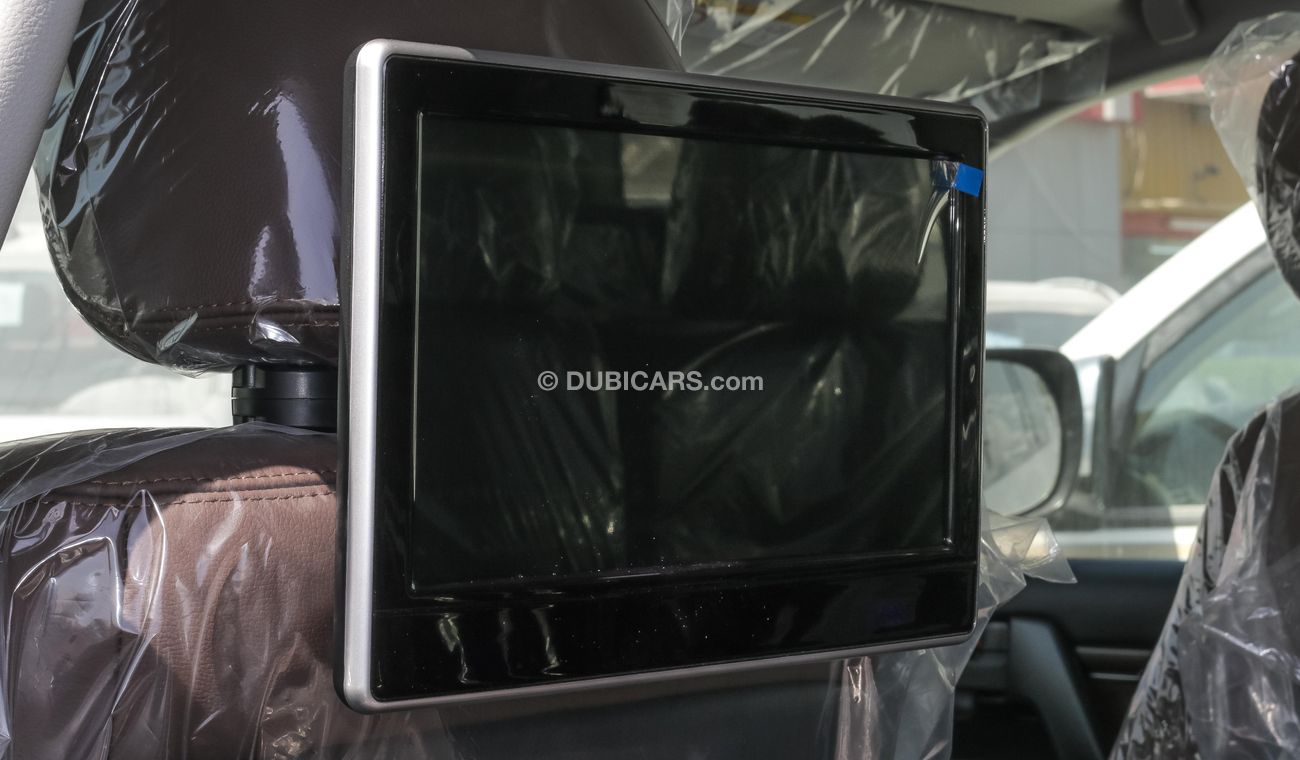 Toyota Land Cruiser GXR V8