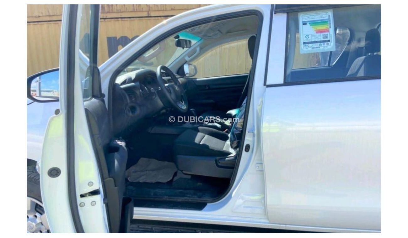 Toyota Hilux MID OPTIONS 2.4L DIESEL A/T 4WD