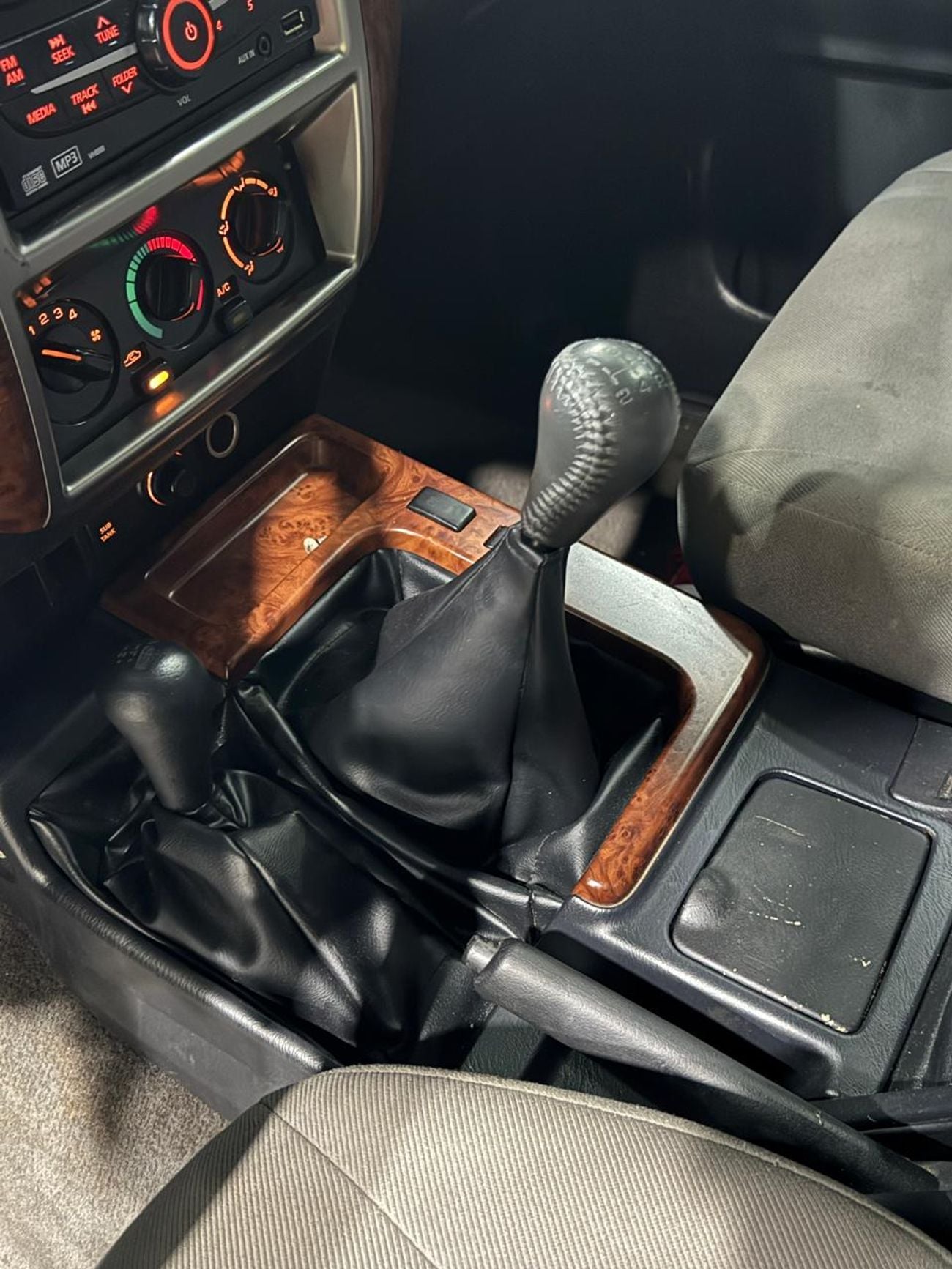 نيسان باترول GL 4.8L M/T (7 Seater)