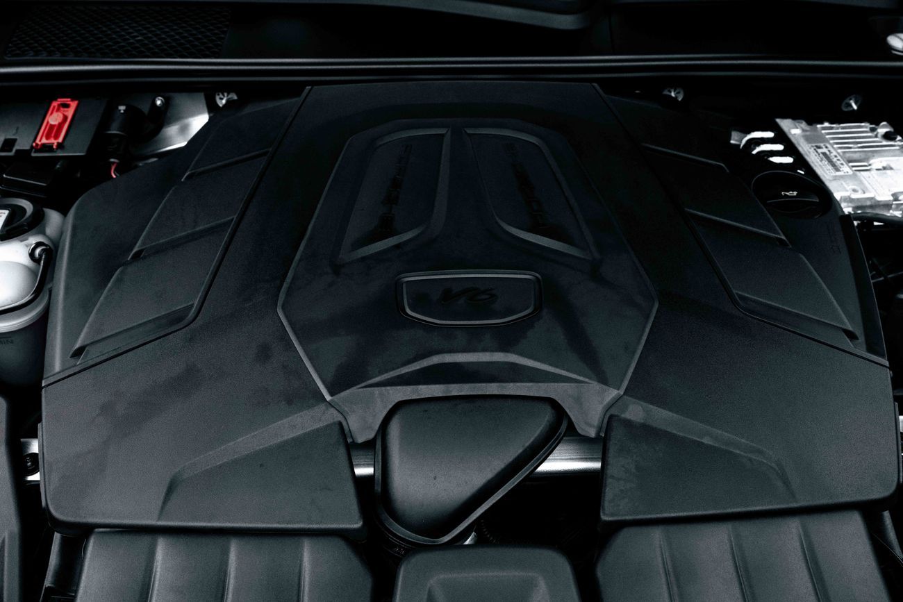 بورش كايان Cayenne Coupe | 9,107 P.M | 0% Downpayment | Special Edition | Warranty | British Racing Green