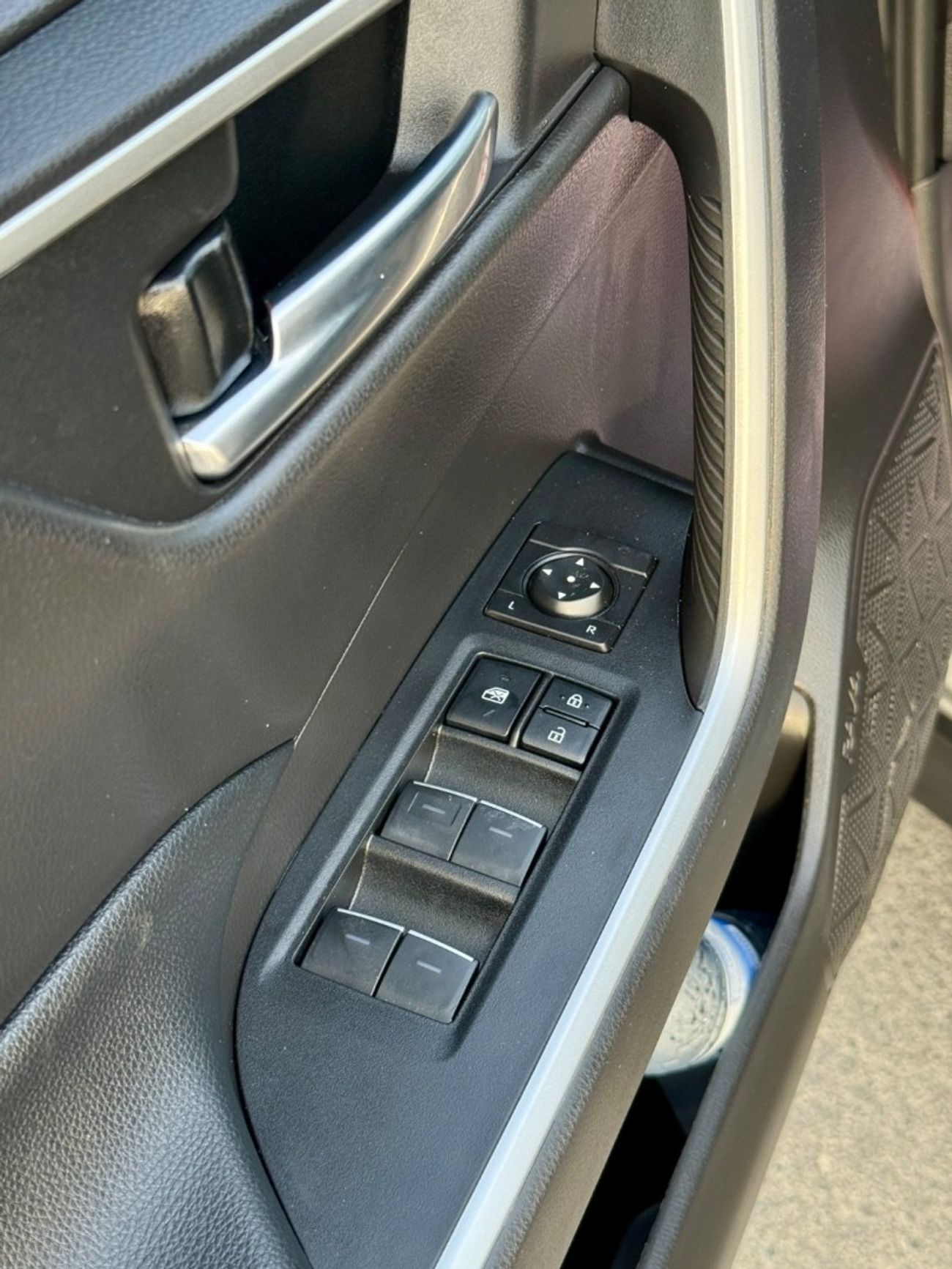 تويوتا راف ٤ XLE 2.5L