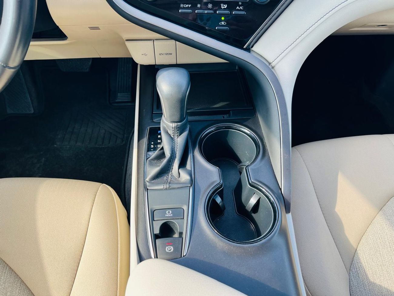 Toyota Camry SE 2.5L (181 HP)