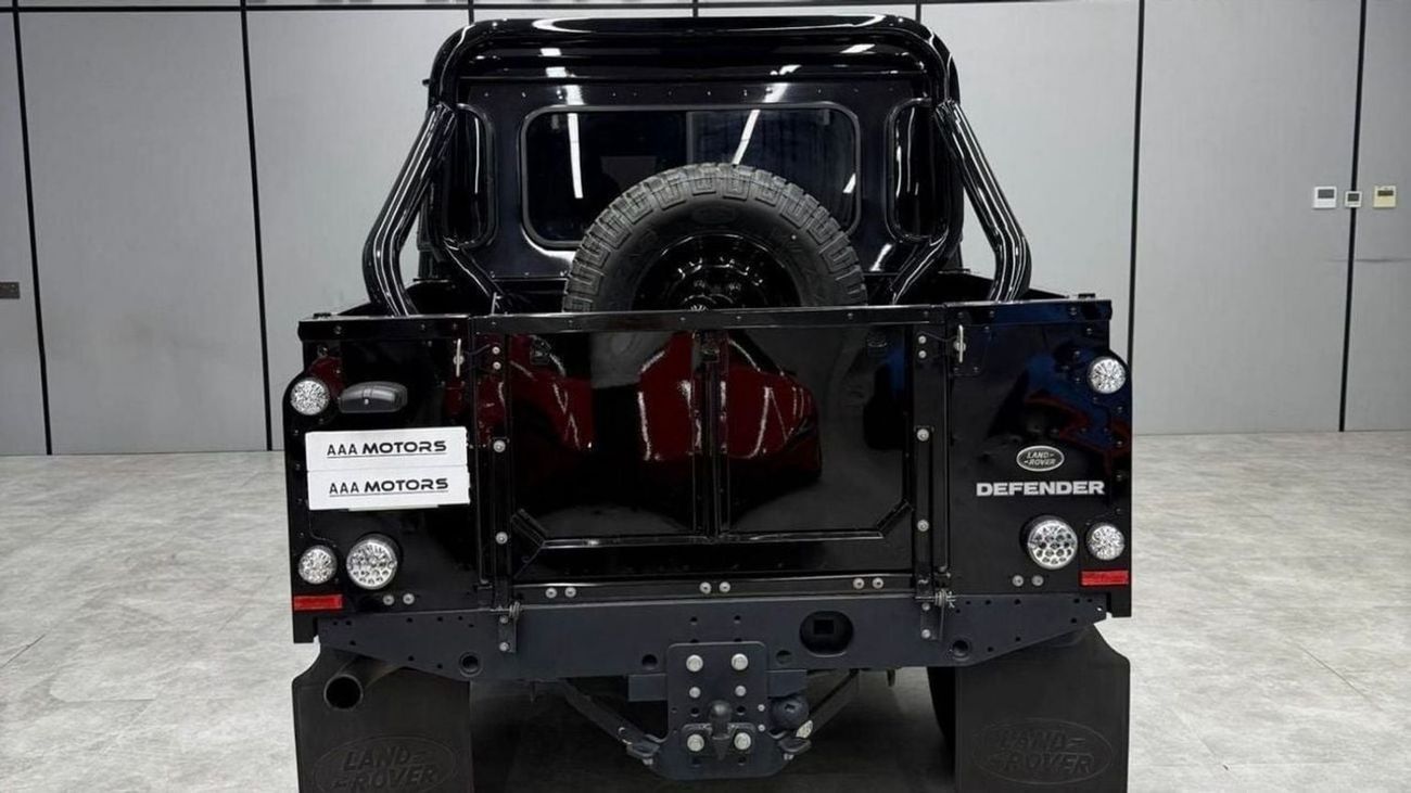 Land Rover Defender 110 Land Rover Defender 2015 GCC specs