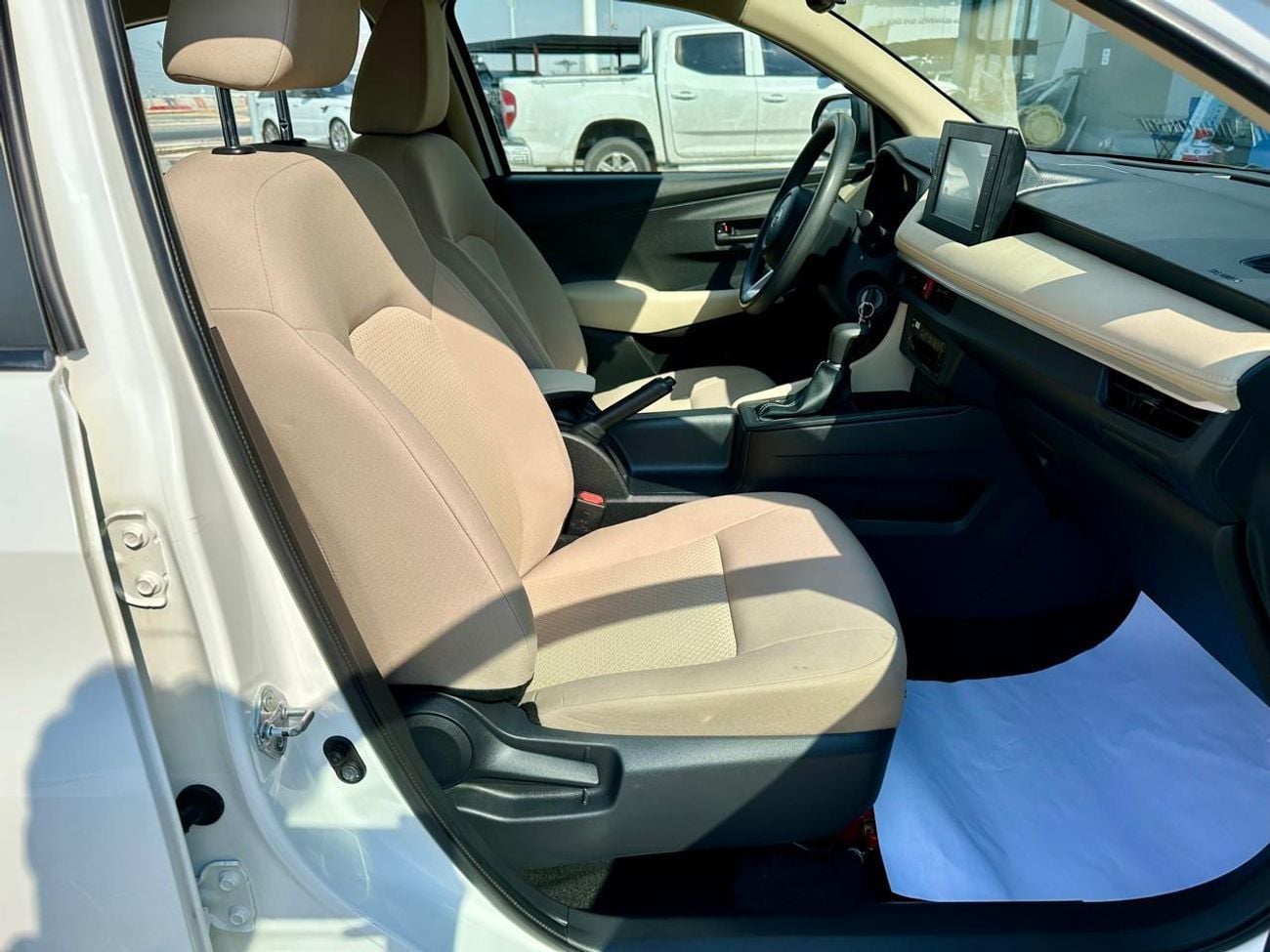 Toyota Yaris 1.5L E  700-Monthly l GCC l Camera, GPS l Accident Free