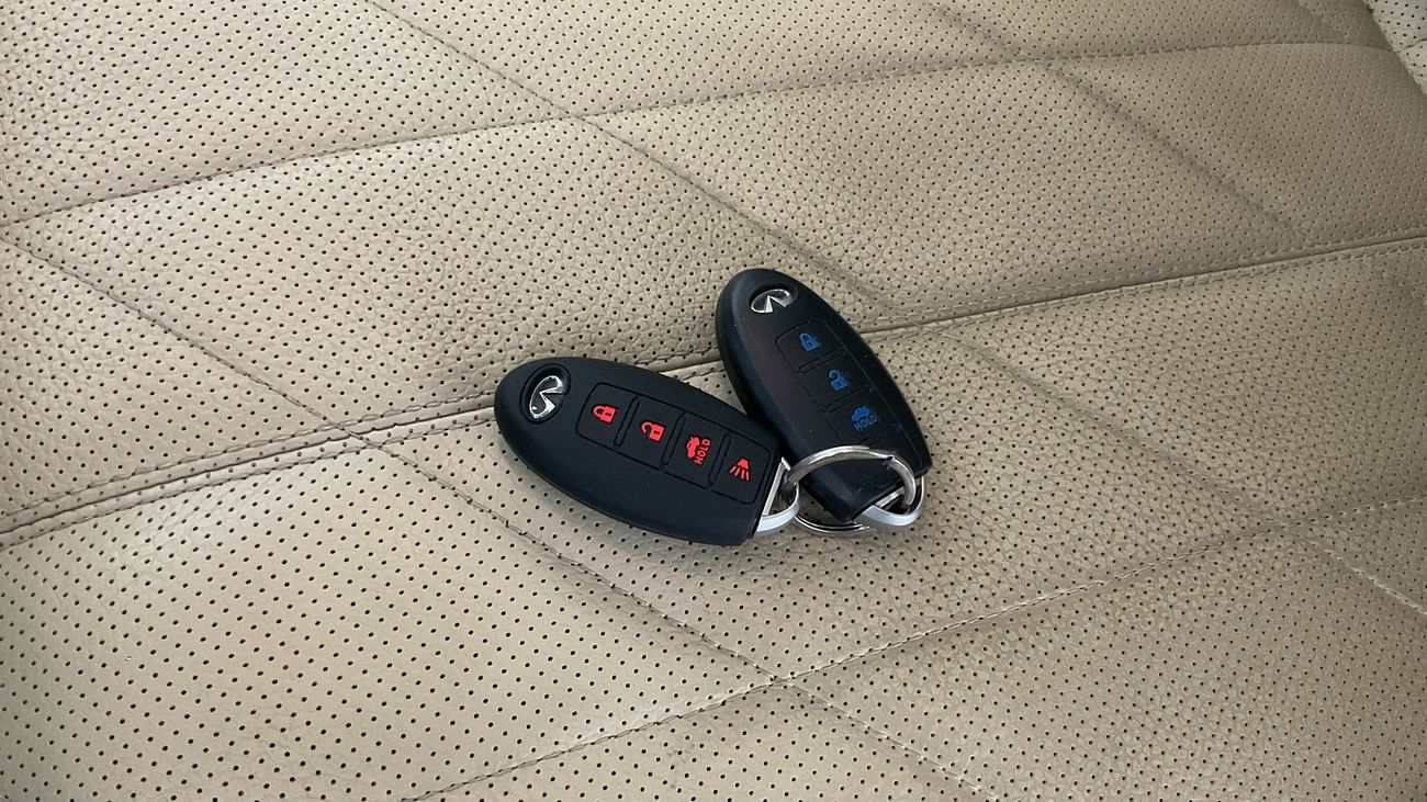 Infiniti QX70 Luxury / Luxe Sensory | upto AED 20,000 Ramadan Discount | Guaranteed Warranty | 0 Down Payment